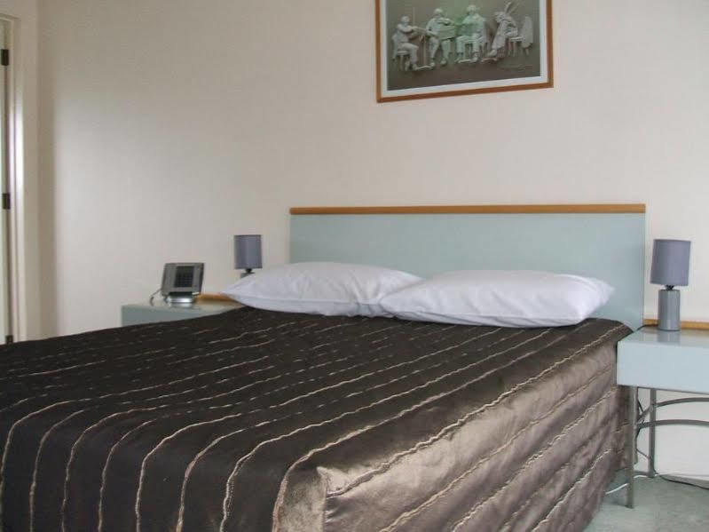 Shadzz Motel Палмерстон-Норт Экстерьер фото